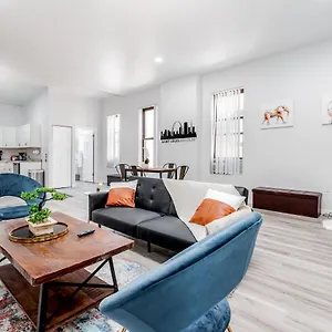 Apartment 2br Park Ave Townhome With Parking Cozysuites
